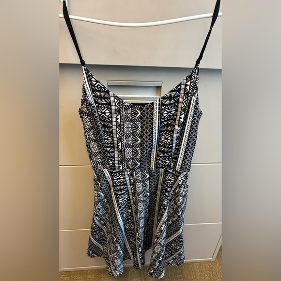 L.A. Hearts Black White Fit Flare Skater Mini Cutout back Dress size Medium - Picture 2 of 9